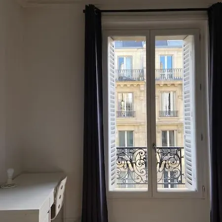 Appartement 5 Bdr, 10 Ppl Georgous Typical Parisian Flat *