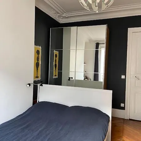 5 Bdr, 10 Ppl Georgous Typical Parisian Flat Paris