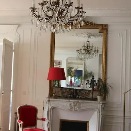Appartement 5 Bdr, 10 Ppl Georgous Typical Parisian Flat *