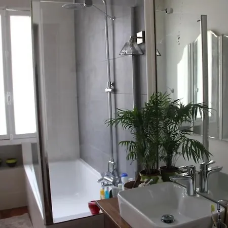 5 Bdr, 10 Ppl Georgous Typical Parisian Flat *