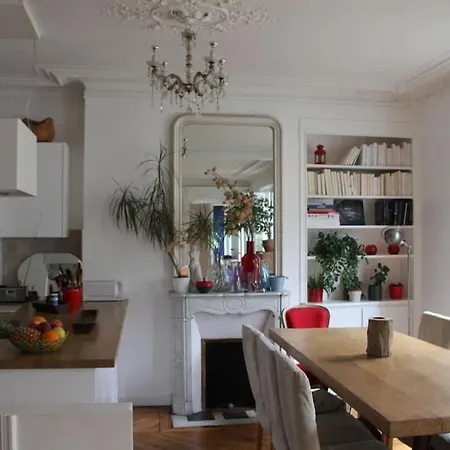 Appartement 5 Bdr, 10 Ppl Georgous Typical Parisian Flat